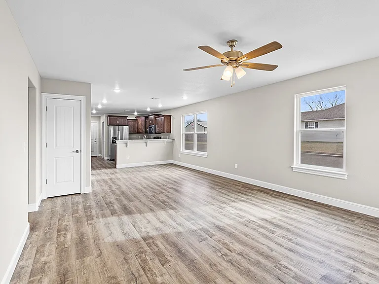 2331 S Willard Ave — Photo 3