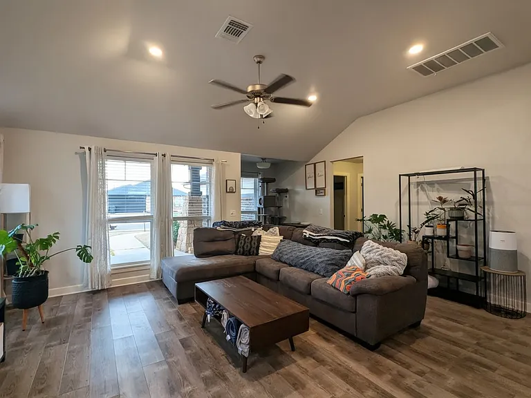 3101 Red Cedar Way — Photo 8