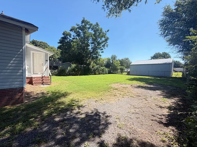918 Laura Ave — Photo 16