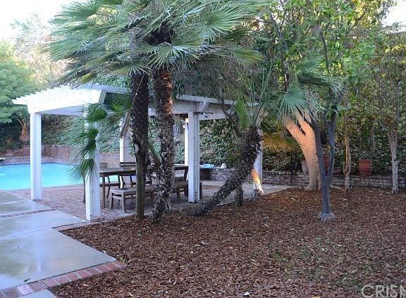 3rd image of 18100 Lake Encino Dr