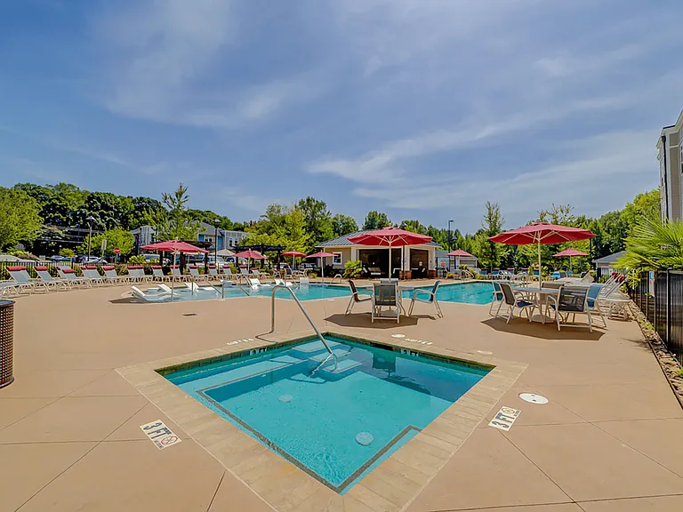 Holly Crest Apartments — Photo 40