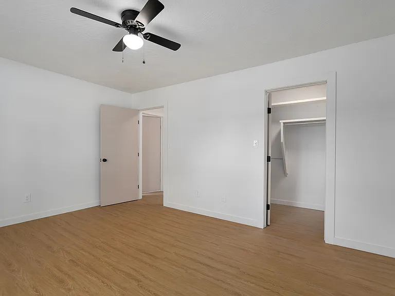 2023 E Battlefield Rd — Photo 11