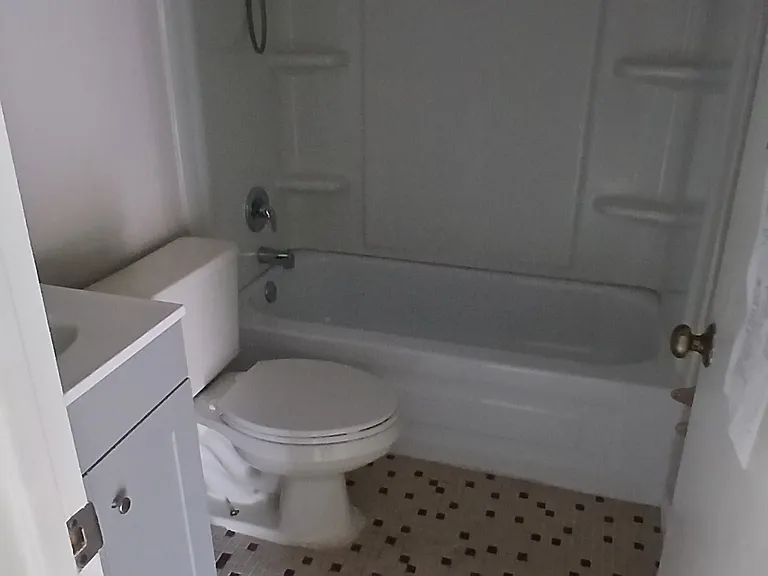 1374 Giles Ave — Photo 10