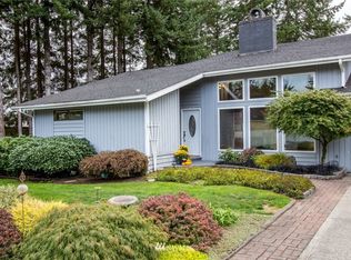 8521 Renny Ln NE, Bainbridge Island, WA 98110