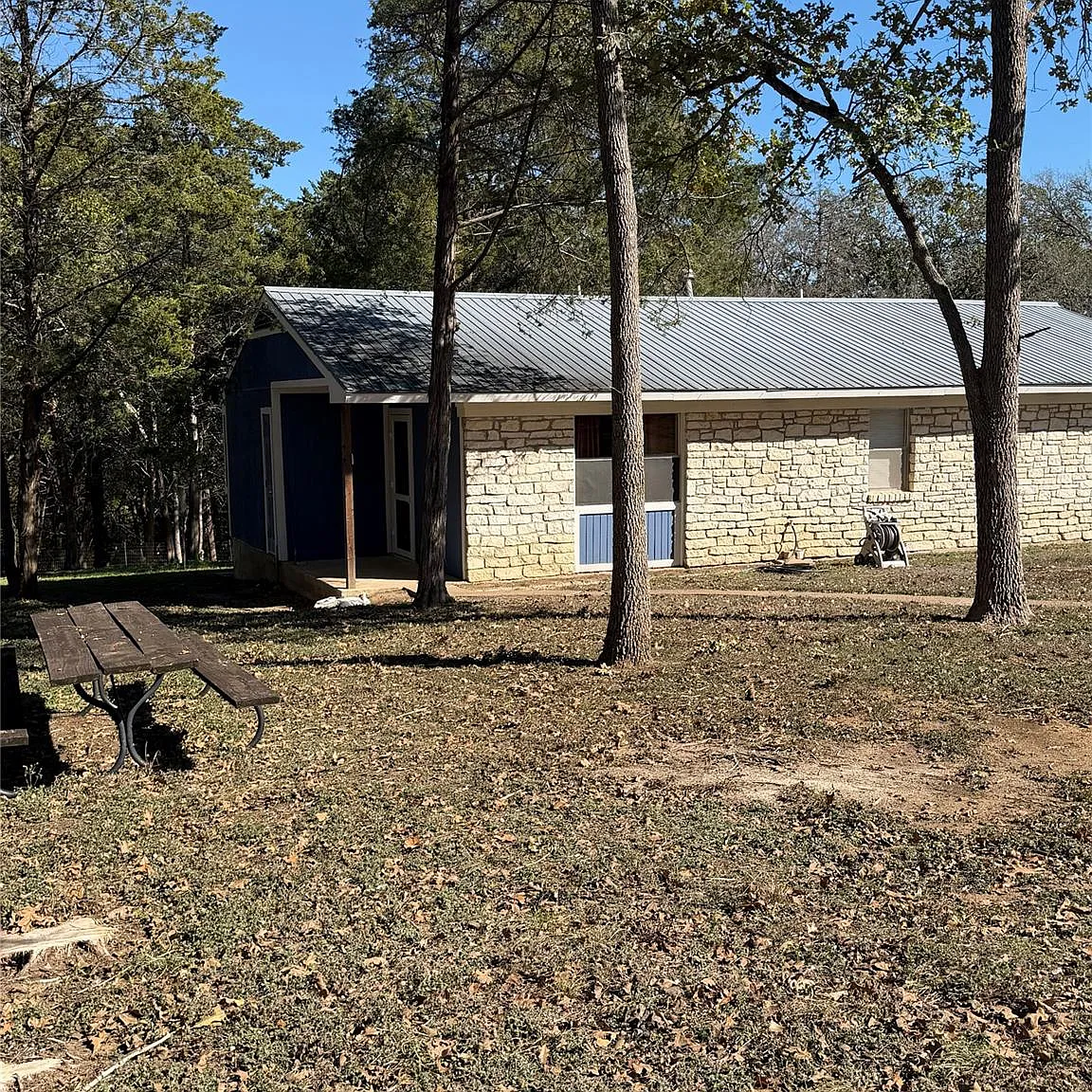 3 bed, 1.0 bath, 1097 sqft, $1,700 — Photo 1
