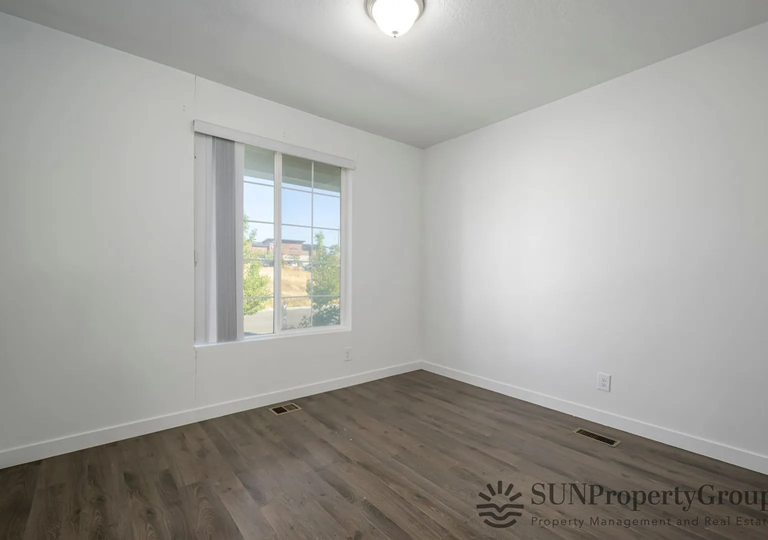 Beautiful Updated Home In Great South Jordan Location — Photo 3