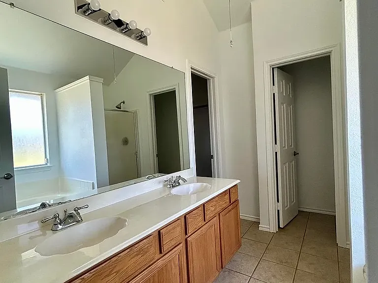 518 Morningside Ct — Photo 15