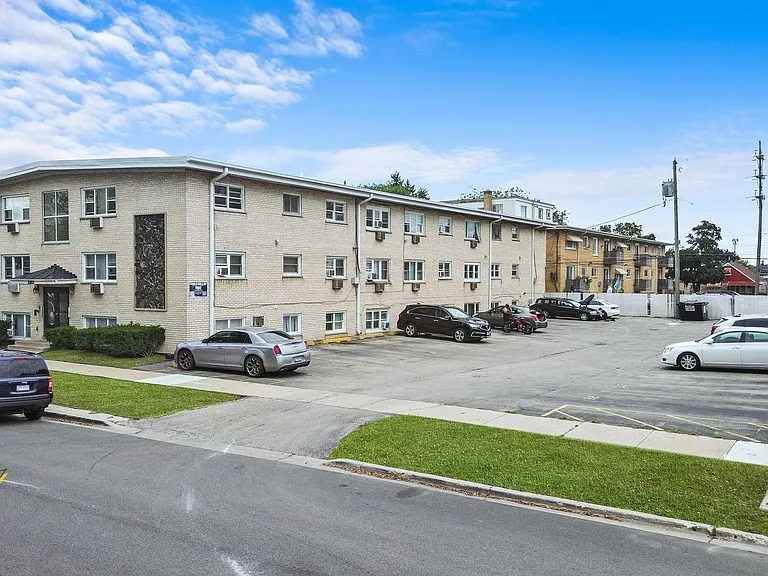 Melrose Park Apartments — Photo 11