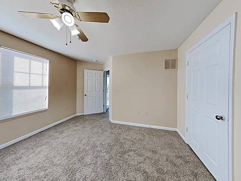 5800 Lake Pointe Village Cir #612 — Photo 7