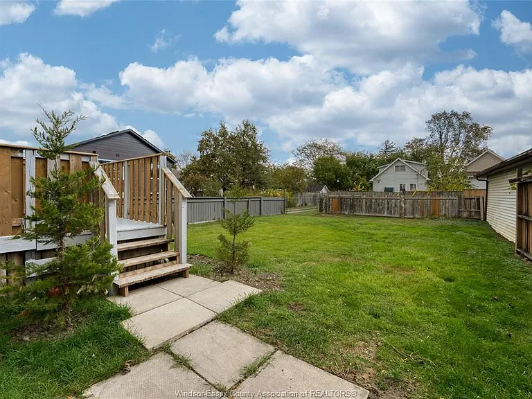 2226 Mercer St — Photo 33