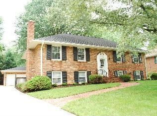 1900 Hackamore Ln, Alexandria, VA 22308