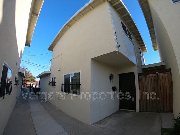 3rd image of 18012 Manhattan Pl