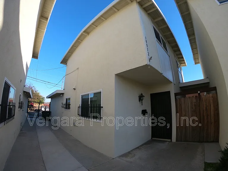 18012 Manhattan Pl — Photo 3
