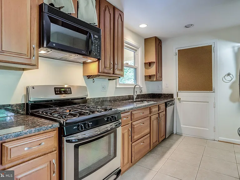 5225 Old Dominion Dr — Photo 9