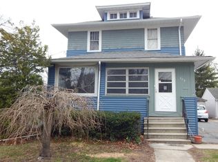 579 E 12th St, Lockport, IL 60441