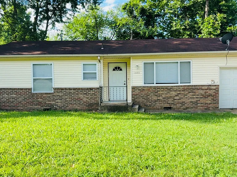 1404 Larsen Ln — Photo 16