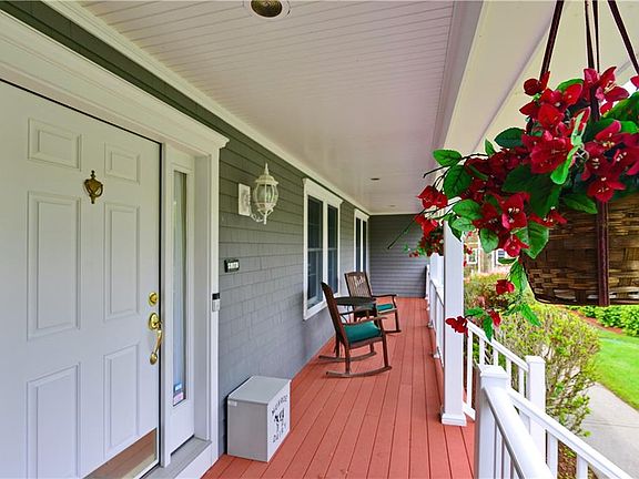 3rd image of 35 Thayer Ave