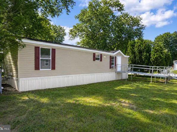 996 Margarita St, Lothian, MD 20711