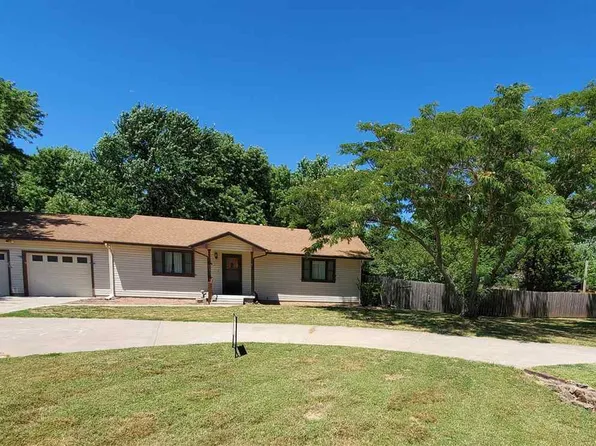 523 N Lakeside Dr, Andover, KS 67002