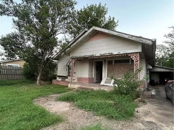 1019 Church St, Gonzales, TX 78629