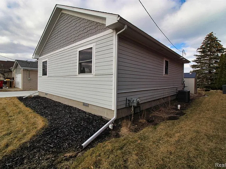 37752 Huron Pointe Dr — Photo 26