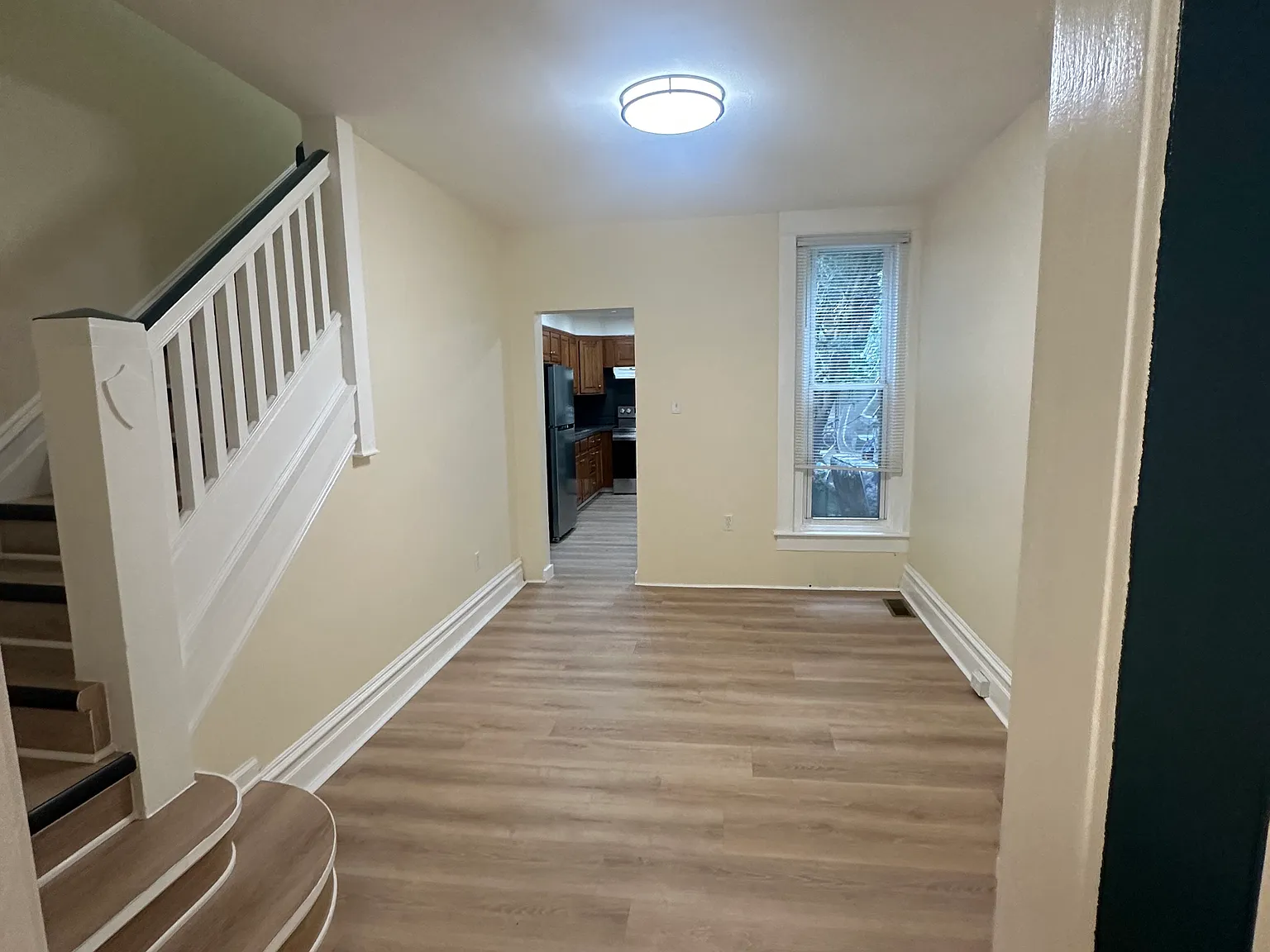 3 bed, 1086 sqft, $1,800 — Photo 2