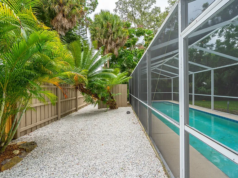 1010 Virginia Dr — Photo 31
