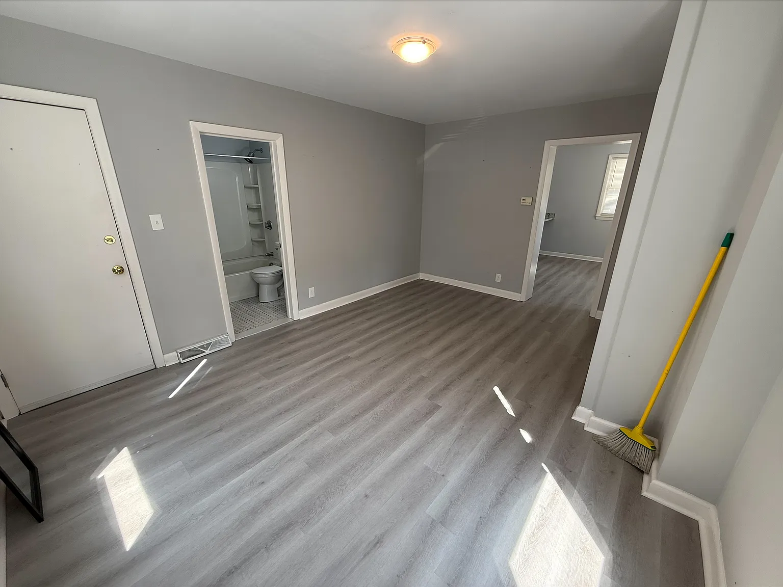 Studio, 500 sqft, $2,350 — Photo 3