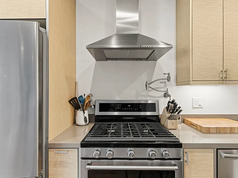 576 Shotwell St #1 — Photo 6
