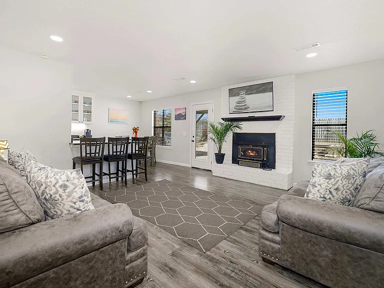 3028 N Malinda Dr #ID1221936P — Photo 2