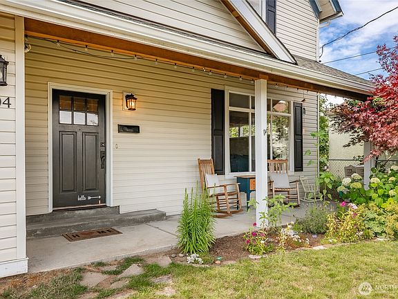4th image of 704 Glenning Street