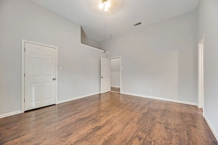 500 E Main St — Photo 11