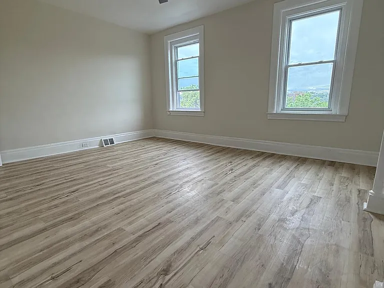 230 Wick St — Photo 3