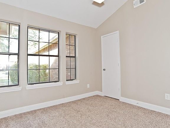 4th image of 6007 Ivy Glen Dr