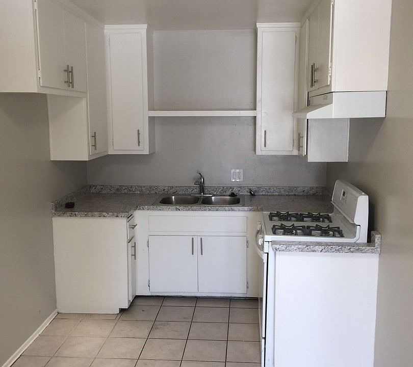 1st image of 819 W 165th Pl APT 2