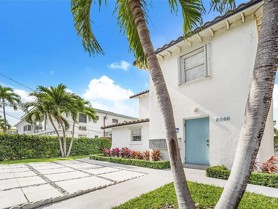 6966 Byron Ave #105