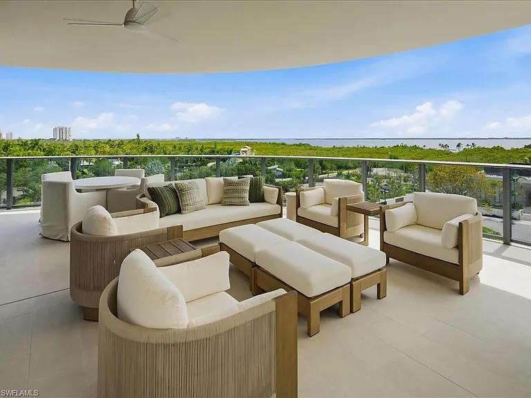 5100 Seagrass Blvd #306 — Photo 3