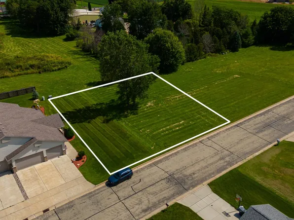 Clover Ter, Seymour, WI 54165