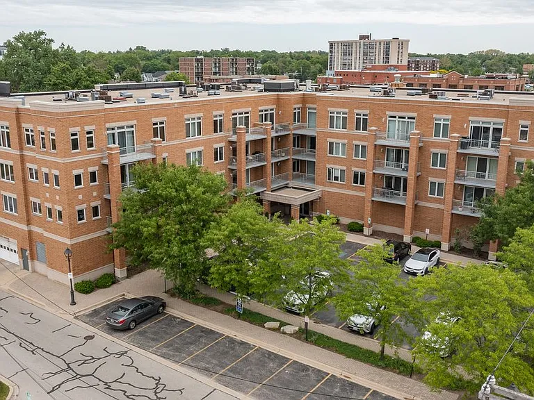 1 S Lincoln Ave #208 — Photo 2