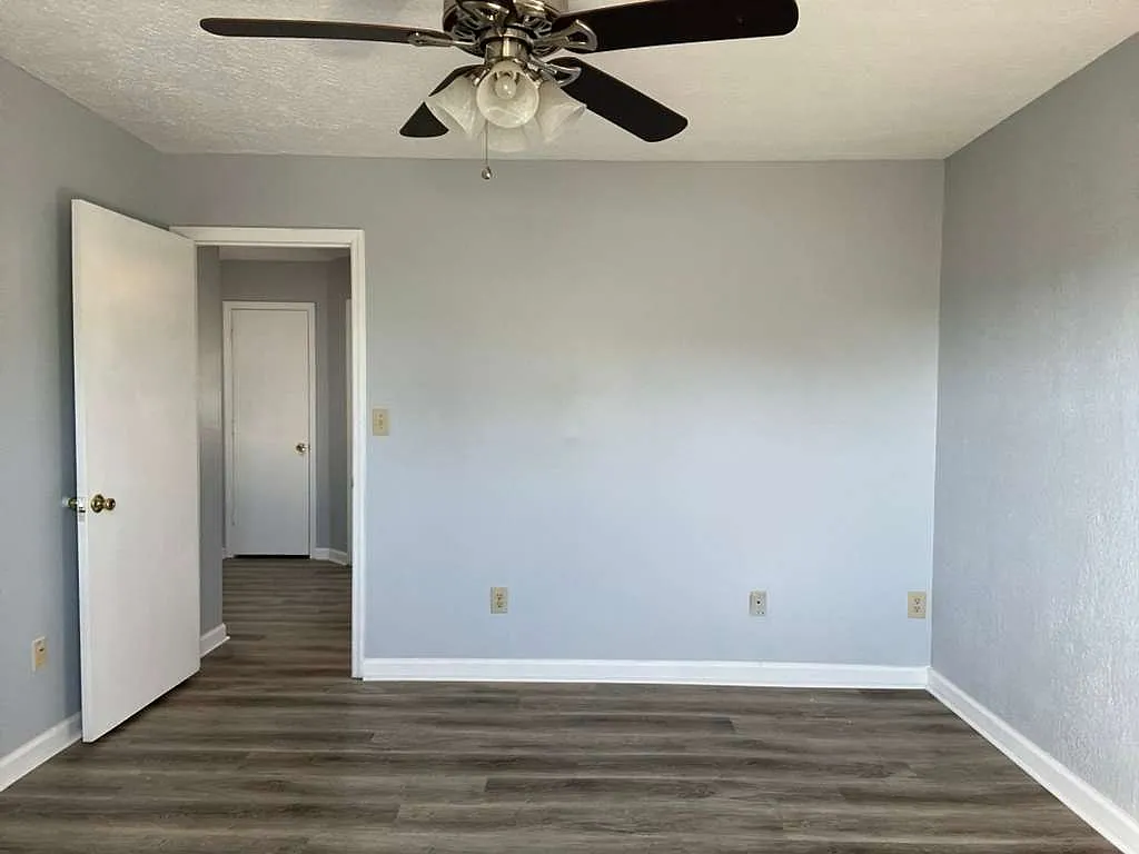 2 bed, 10 sqft, $1,400 — Photo 3