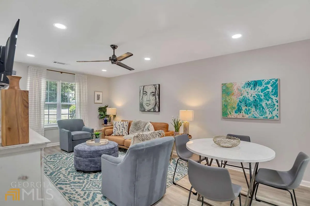2 bed, 1.0 bath, 100 sqft, $3,100 — Photo 3