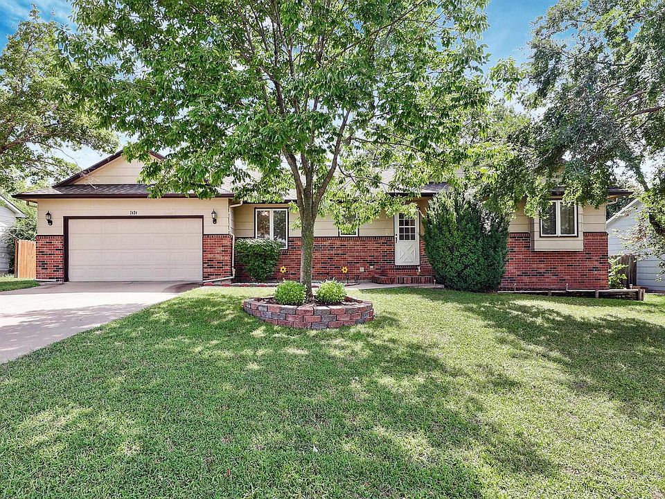 1st image of 2424 Gentry Ln