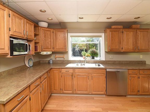 5th image of 13 Rockledge Dr