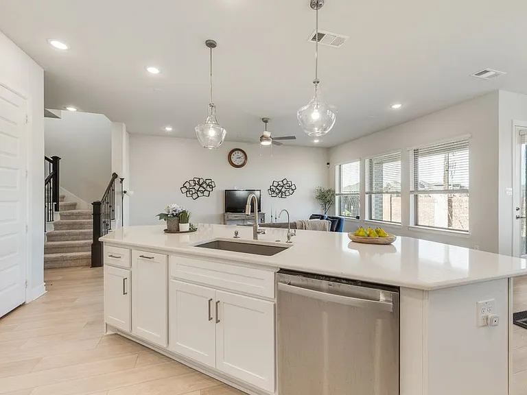 2201 Peters Colony Dr — Photo 27