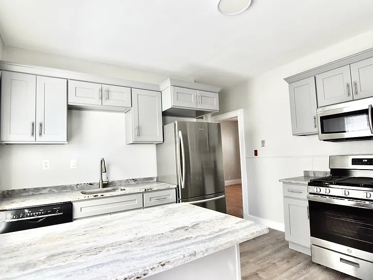 82 Fuller St #1 — Photo 2