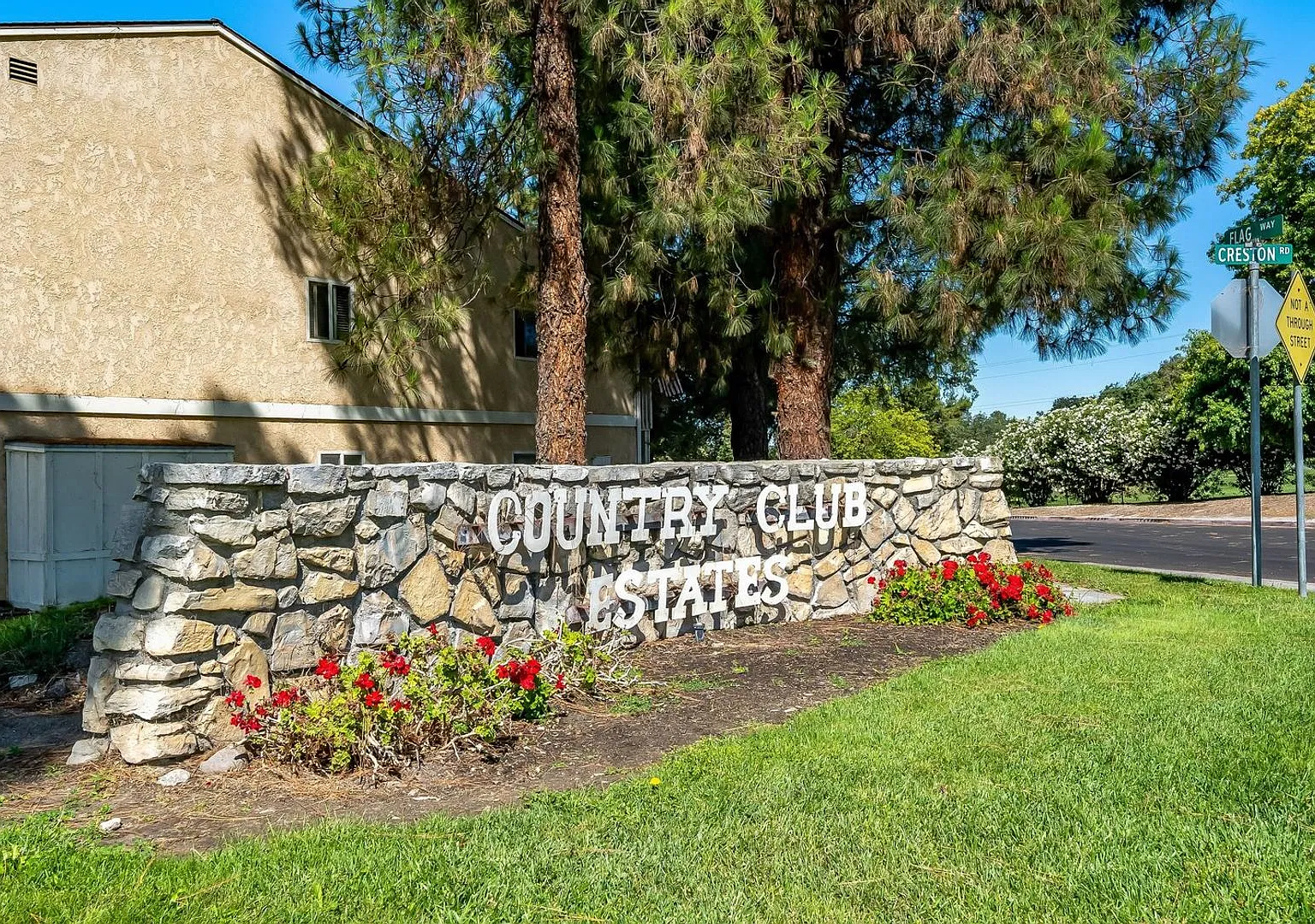 Charming 2 Bed 2 Bath home - 126 Flag Way — Photo 1