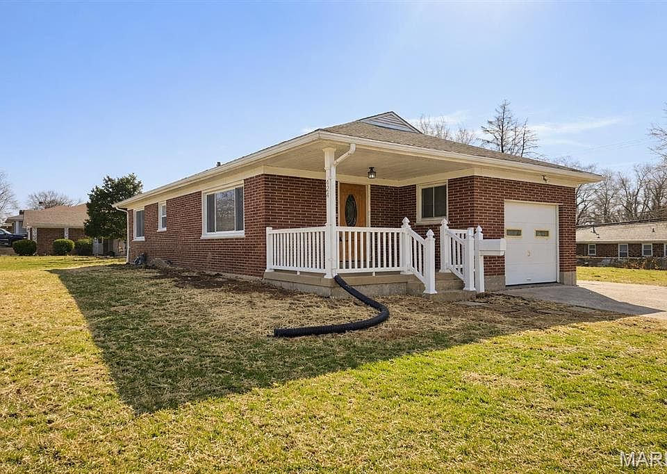 1st image of 424 Oliver Lee Dr
