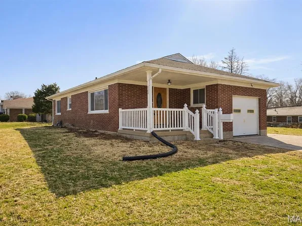 424 Oliver Lee Dr, Belleville, IL 62223