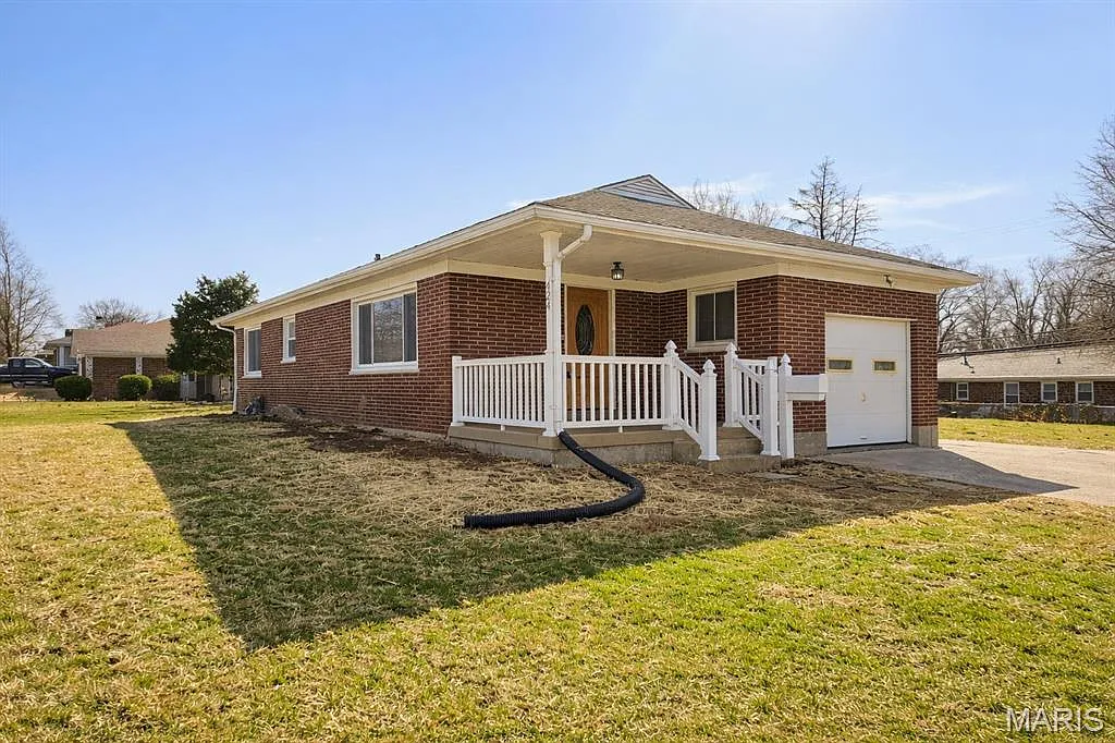 424 Oliver Lee Dr photo 1