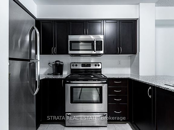 2nd image of 816 Lansdowne Ave #111